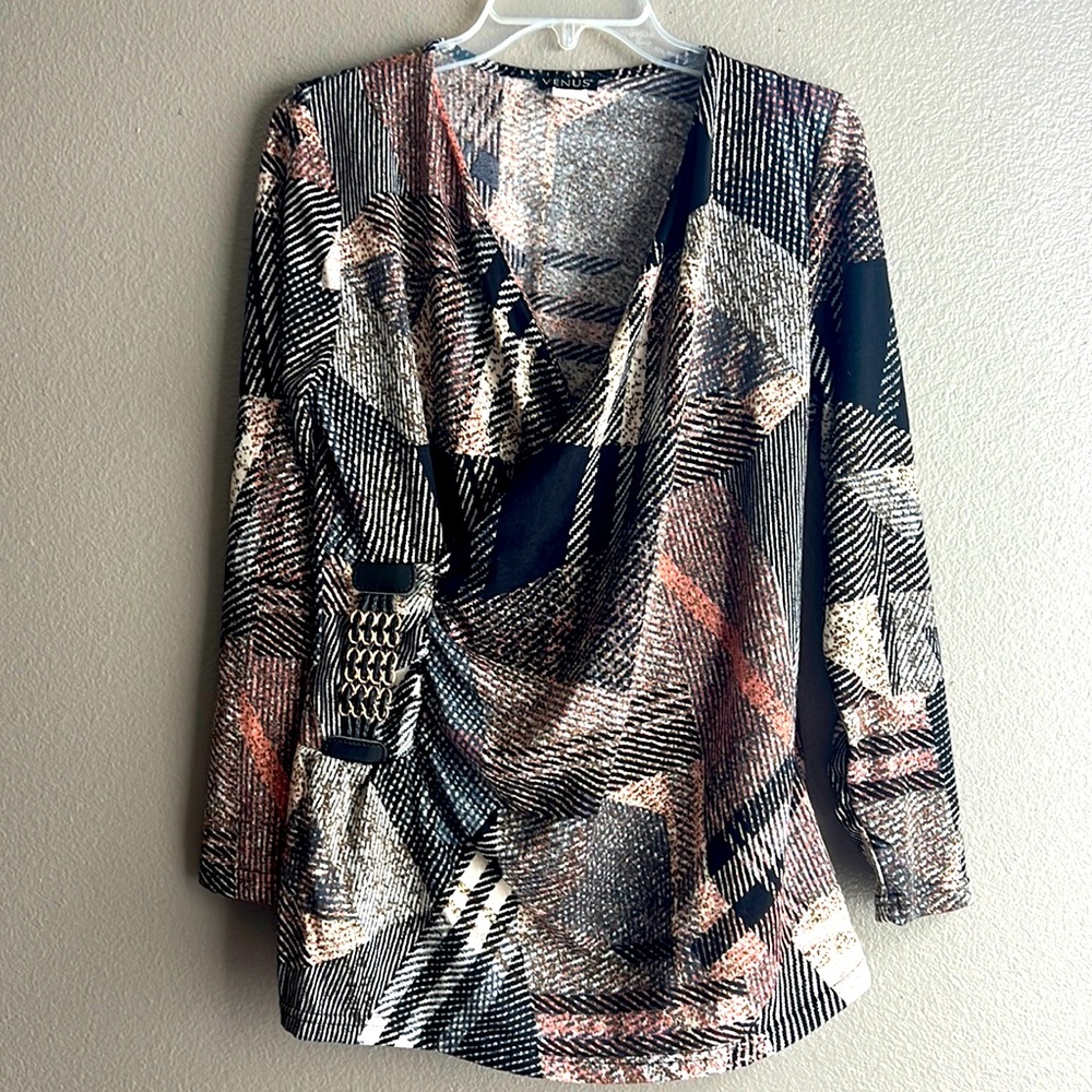 Venus Long-sleeved V-neck top with leather and metal gather. Size: Extra Large